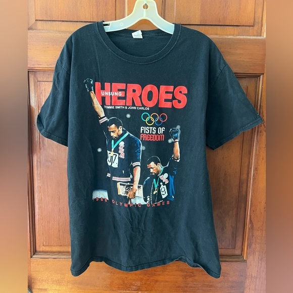 Vintage Other - Unsung Heroes Tommie Smith John Carlos 1968 Olympics Fists Freedom Graphic Tee L